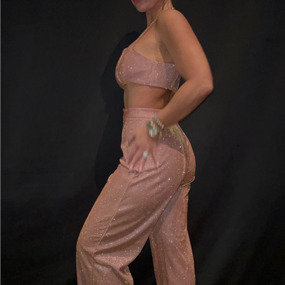 Two-piece pink holiday set - Picture 2 of 4